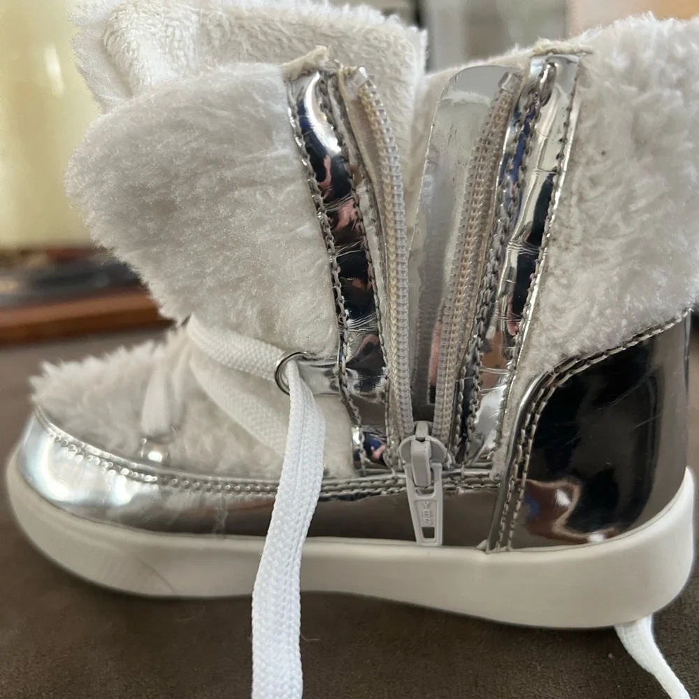 Maggie & Zoe Silver and Cream Kids Sneaker Boots Size 9